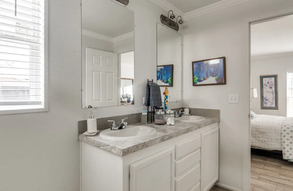 10025 - Emerald 2860 – EM28603A tiny home by Tiny Homes USA