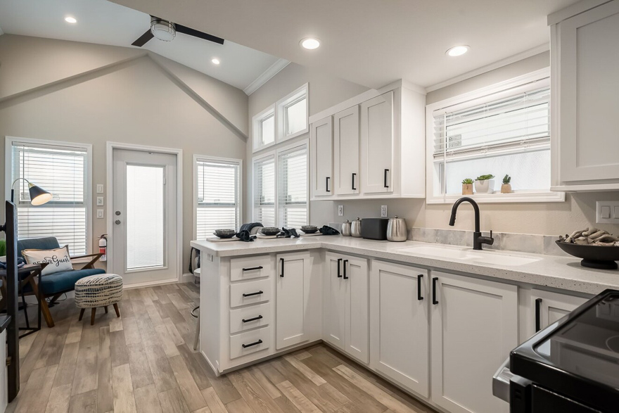 Carberry chariot eagle eagle eg12341a kit liv 0481 1 1673903426671 1323 12 - Carberry tiny home by Tiny Homes USA